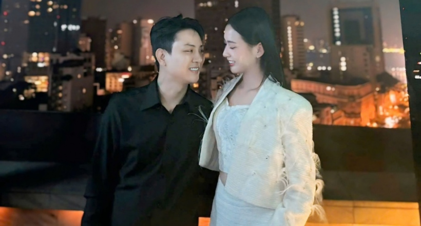 Hoài Lâm thân mật bên bạn gái mới