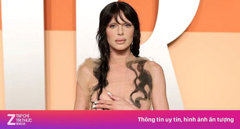 Váy khỏa thân liên tục gây sốt trên thảm đỏ Oscar và Grammy 2025