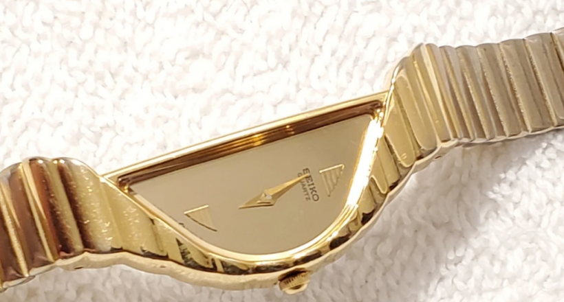 Đồng hồ Seiko 'nửa vầng trăng' được săn đón