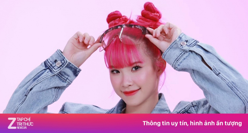 Khởi My khác lạ