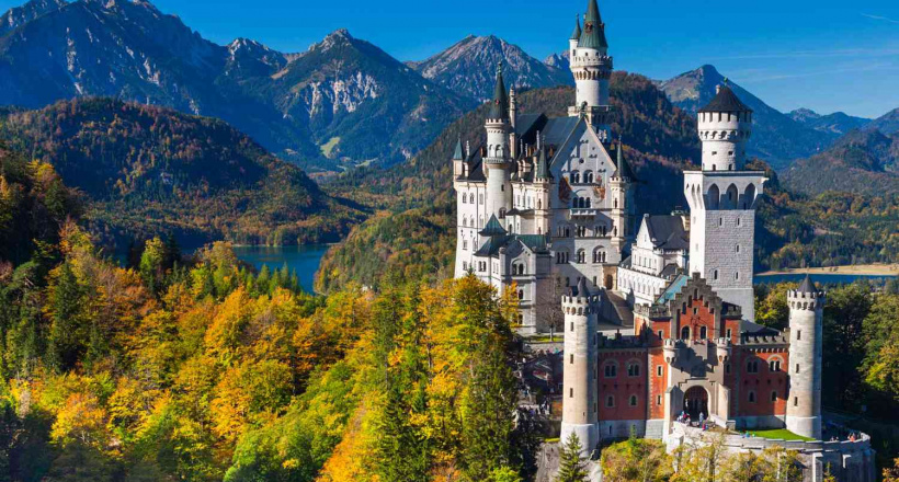 Top 12 lâu đài đẹp nhất châu Âu