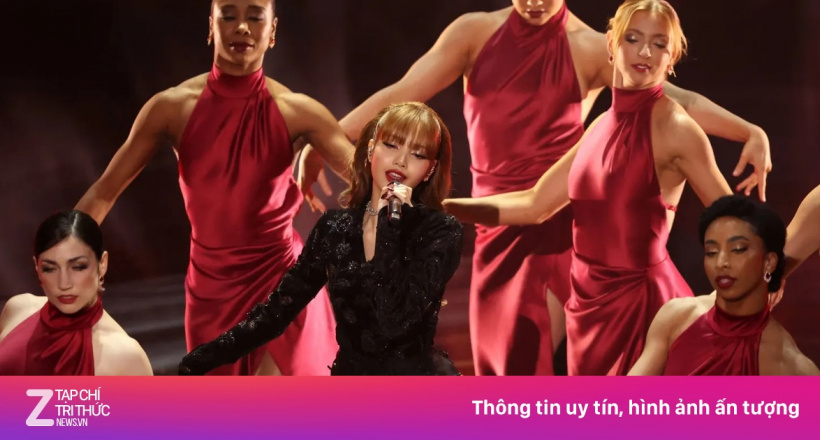 Lisa tôn vinh James Bond