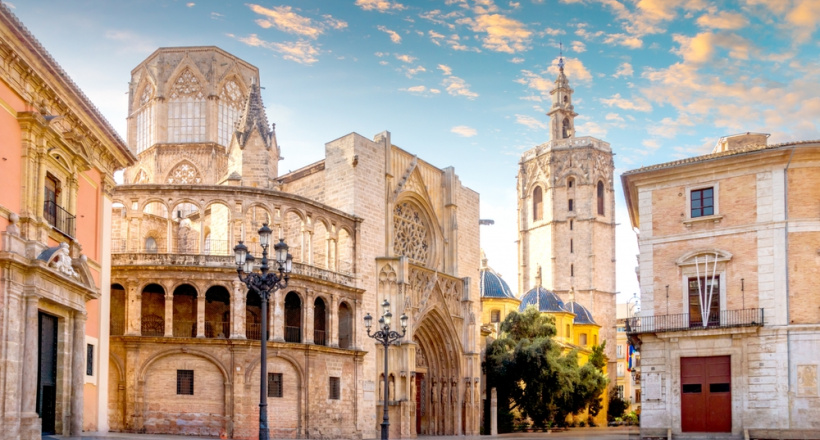 Valencia: Từ cam tươi ngon đến những địa danh huyền thoại