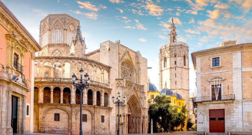 Valencia: Từ cam tươi ngon đến những địa danh huyền thoại