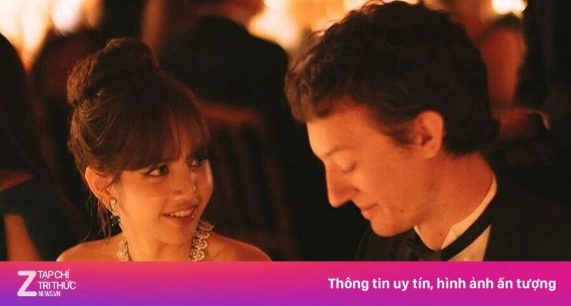 Bạn trai tỷ phú của Lisa rời cuộc chơi đồng hồ cao cấp