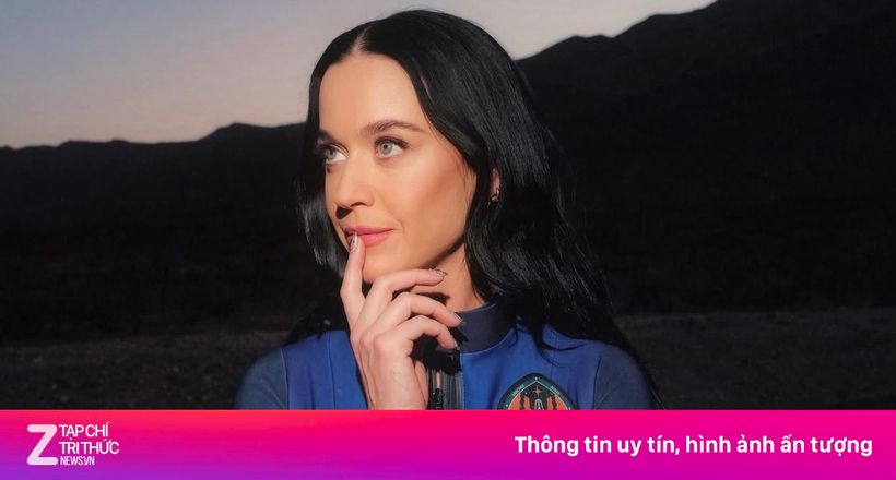 Vợ sắp cưới Jeff Bezos thay đổi đồng phục bay vào vũ trụ