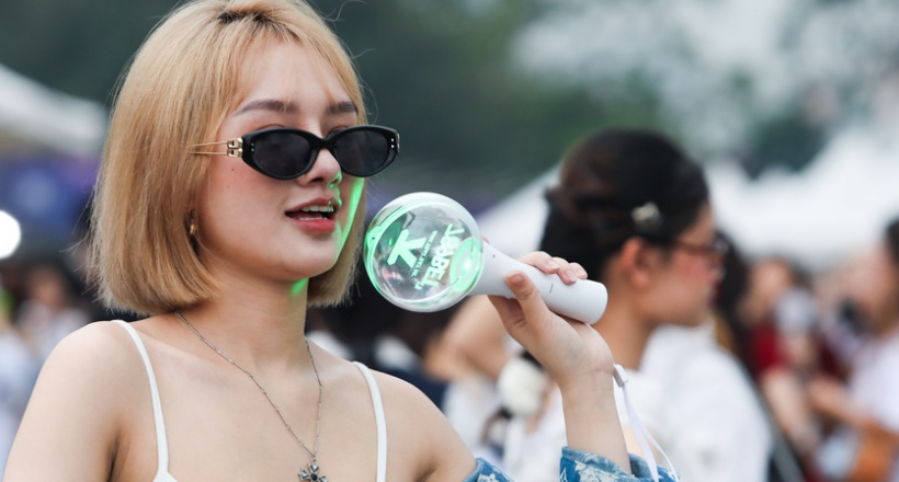 Hàng nghìn người đổ về SVĐ Mỹ Đình xem concert cuối Anh trai say hi