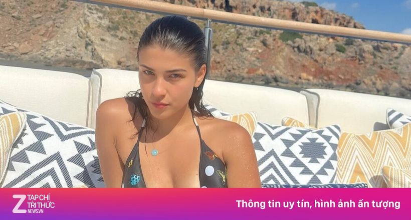 Con gái Bill Gates mặc táo bạo