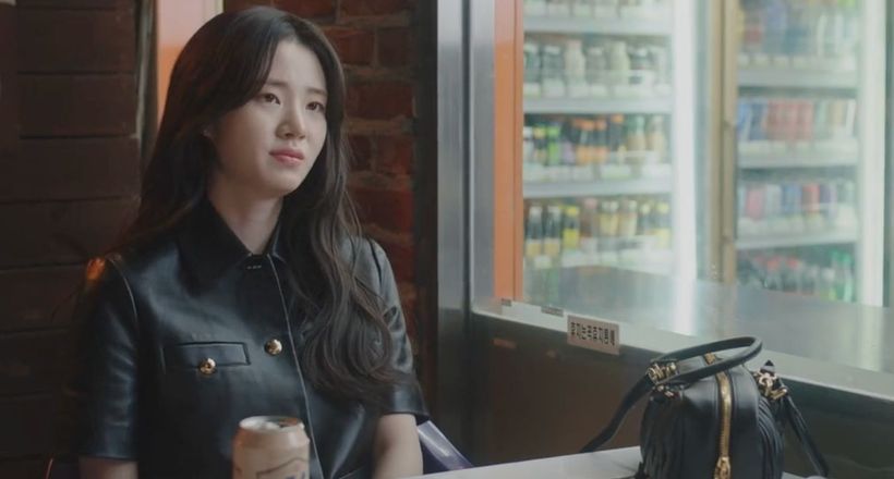 Nữ bác sĩ Pyo Nam Kyung trong Chuyện đời bác sĩ nội trú là nhà sưu tầm túi hàng hiệu