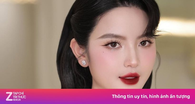 Vợ Quang Hải quyến rũ với áo dài cổ yếm