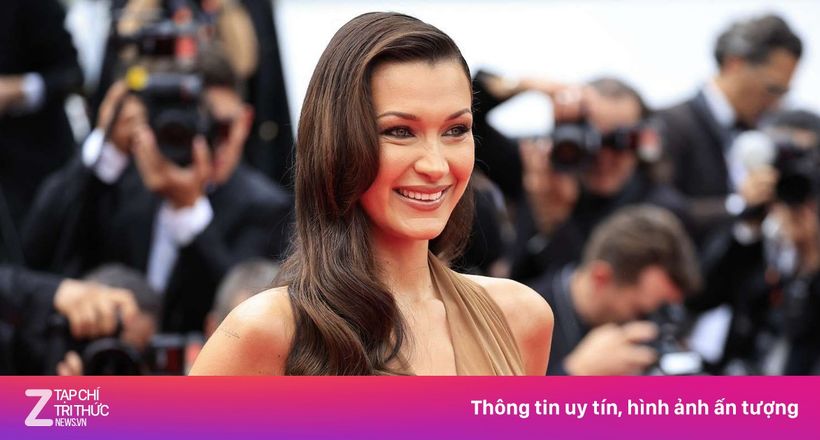 Thấy gì khi váy khỏa thân bị cấm?