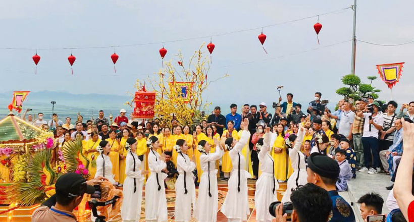 An Giang: Nô nức về Núi Sam dự lễ rước Bà Chúa Xứ