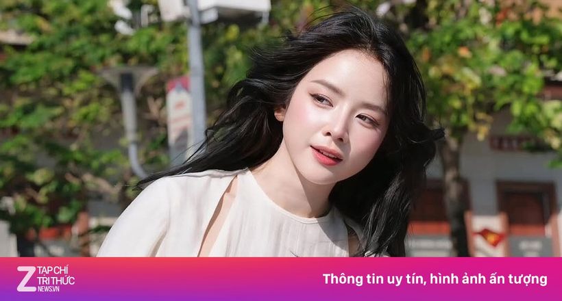 DJ Mie diện áo dài khoét vai mừng đại lễ