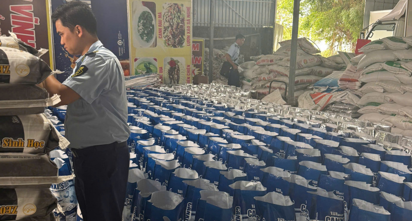 Thu giữ trên 60 tấn sản phẩm xử lý môi trường nuôi trồng thuỷ sản tại Kiên Giang