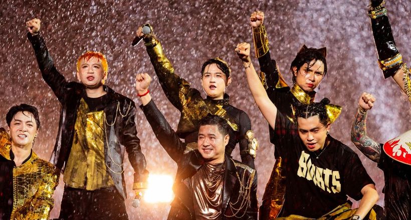 Concert Anh Trai Vượt Ngàn Chông Gai Day 6 kéo dài 6 tiếng liên tục dưới mưa lớn