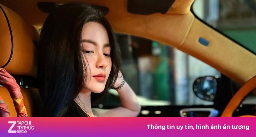 Vợ Quang Hải khoe túi Hermès chồng tặng ngay sau trận thua Malaysia