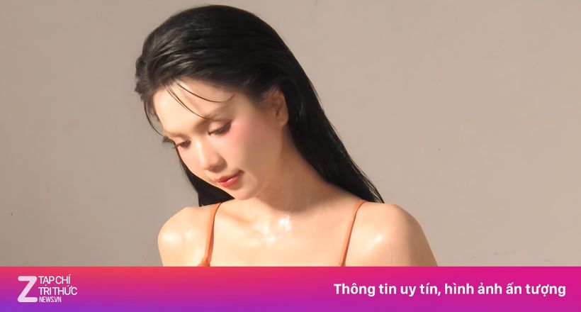 Trang phục pickleball hở hang của Ngọc Trinh gây tranh cãi