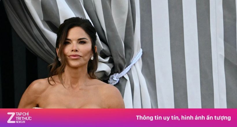 Váy xẻ sâu, bó sát phủ khắp 'siêu đám cưới' của tỷ phú Jeff Bezos