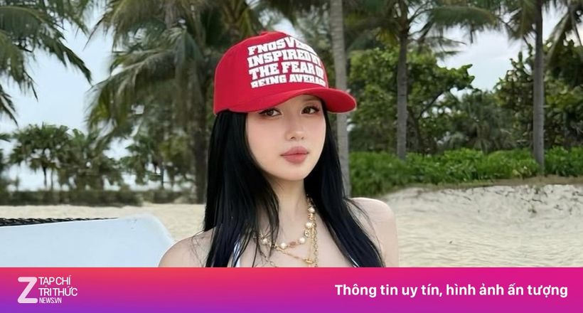 Tâm Tít, Hạnh Sino gợi cảm với bikini