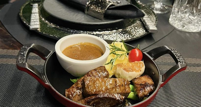 Ăn gì ở Hạ Long? Gợi ý 10 nhà hàng ngon, chất lượng