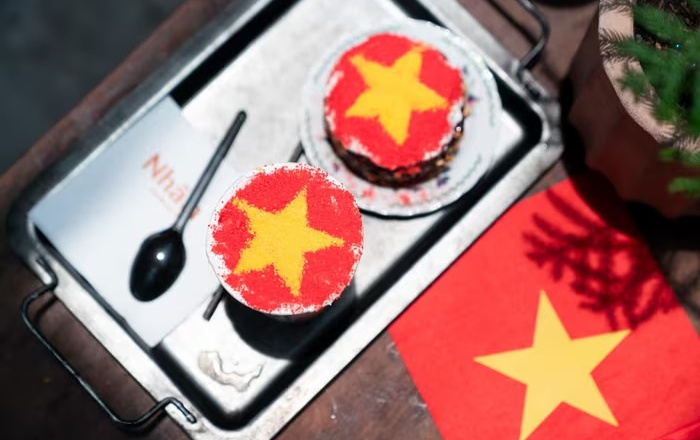 Top 7 quán café trang trí cờ đỏ sao vàng tại TPHCM dịp lễ 30/4