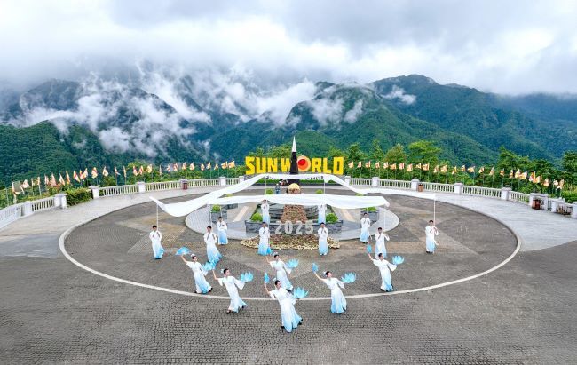 Fansipan ra mắt show diễn thể nghiệm ‘Đỉnh thiêng du ký’ tại 3 địa điểm, 3 độ cao của nóc nhà Đông Dương