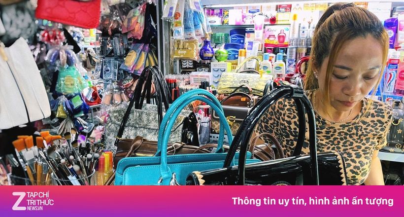 3 phân khúc giày Nike, túi Dior 'nhái' từ chợ Bà Chiểu đến chợ mạng