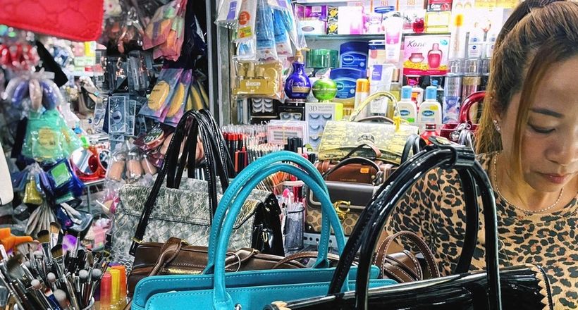 3 phân khúc giày Nike, túi Dior 'nhái' từ chợ Bà Chiểu đến chợ mạng