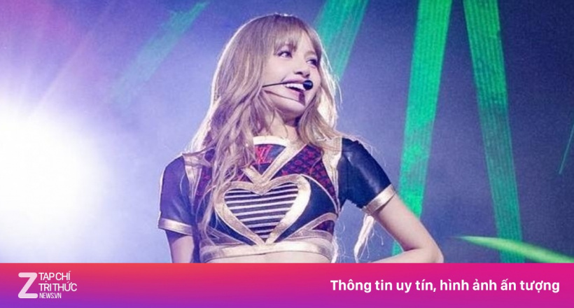 Lisa gây tranh cãi vì trang phục phản cảm