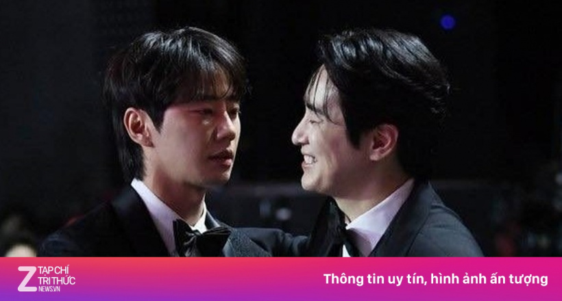 Tình huống nhận nhầm cúp ở lễ trao giải Rồng Xanh