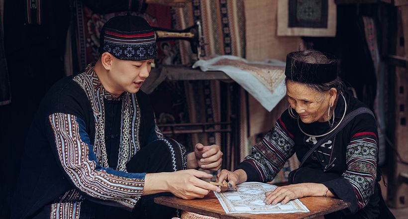 Siêu mẫu Hồ Đức Vĩnh khám phá nghề dệt lanh truyền thống của người H’Mông