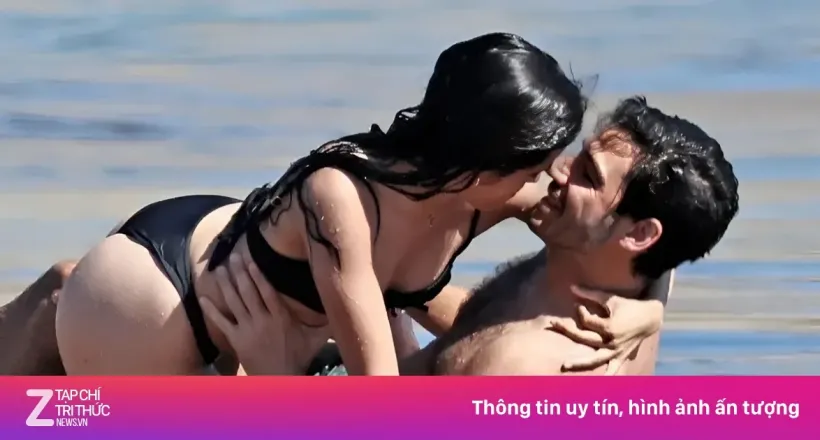 Camila Cabello quấn quýt bạn trai tỷ phú trên bãi biển