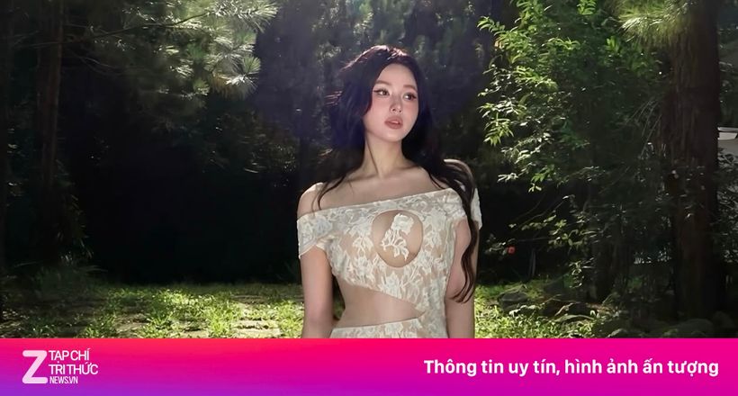 Tâm Tít táo bạo với váy ren xuyên thấu