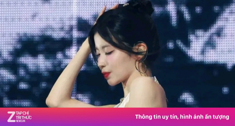 Loạt ca sĩ bị chỉ trích dữ dội vì mặc mốt lộ nội y