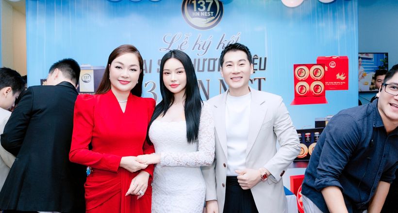 Hoa hậu Hoàng Thanh Nga diện váy đỏ nổi bật tại sự kiện