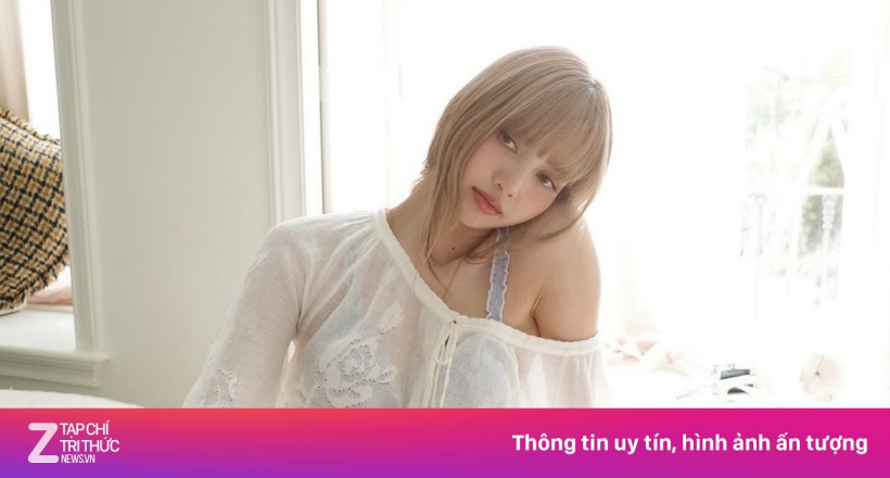 Lisa gợi cảm với mốt lộ nội y