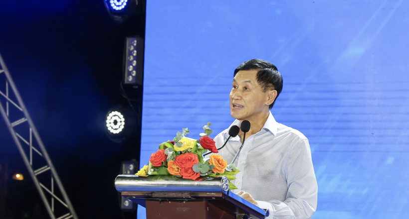 Ông Johnathan Hạnh Nguyễn đồng hành cùng 1.050 học sinh khó khăn Khánh Hòa