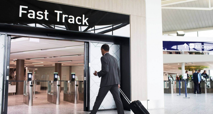 iVIVU khuyến mãi đặc biệt: Trải nghiệm Fast Track miễn phí khi bay quốc tế