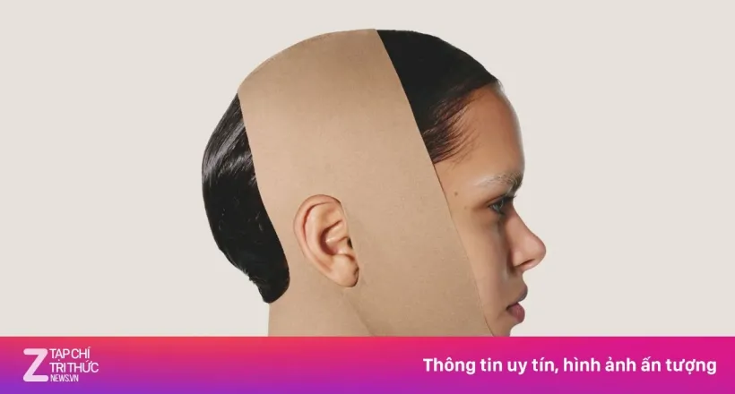 Băng bịt mặt như 'xác ướp' của Kim Kardashian gây tranh cãi