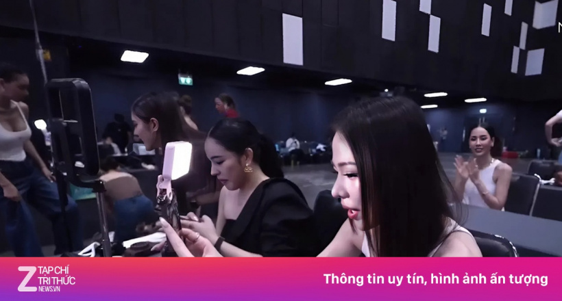Hoa hậu Thái Lan khóc nức nở vì bị ép livestream bán hàng