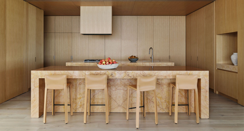 Những bề mặt hòa quyện thẩm mỹ và tiện ích trong gian bếp đương đại