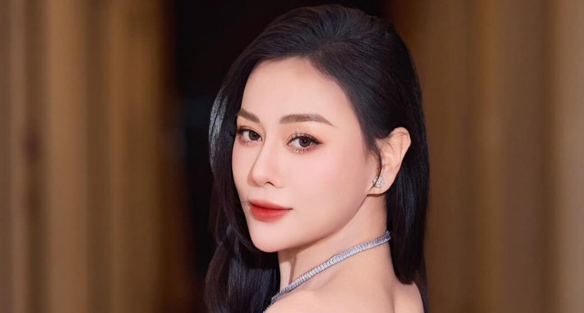Túi hiệu gây chú ý của Phương Oanh