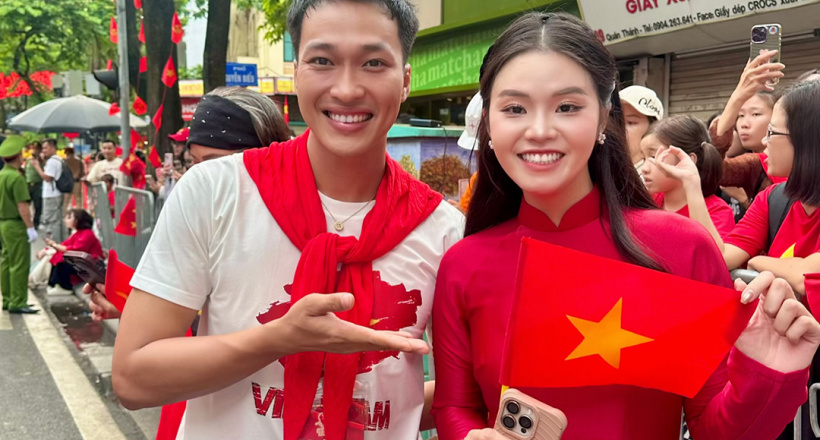 Hoa hậu Nhân ái Trần Mỹ Huyền rạng rỡ và tự hào tham gia diễu hành A80