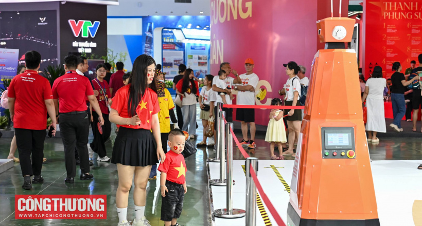 Robot tự động của Nhà máy Thủy điện Sơn La lần đầu được giới thiệu tại triển lãm quốc gia