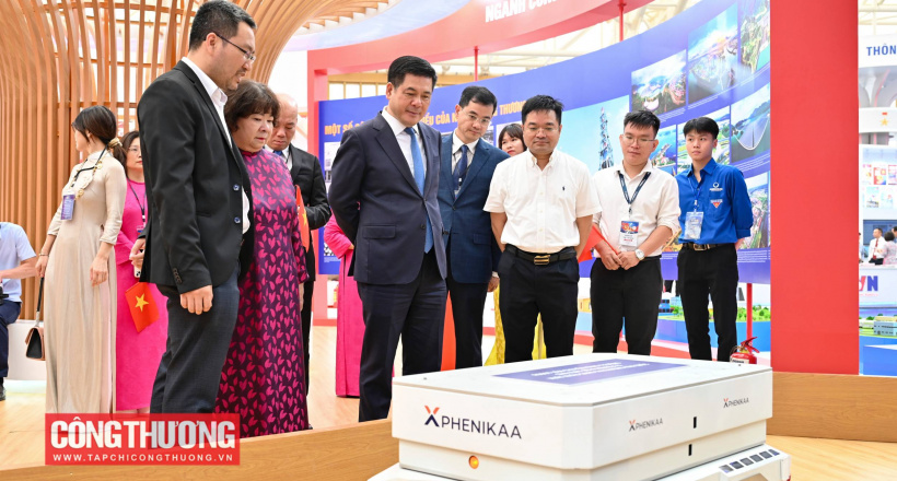 Robot "make in Vietnam" của Phenikaa-X "ghi điểm" tại Triển lãm thành tựu ngành Công Thương