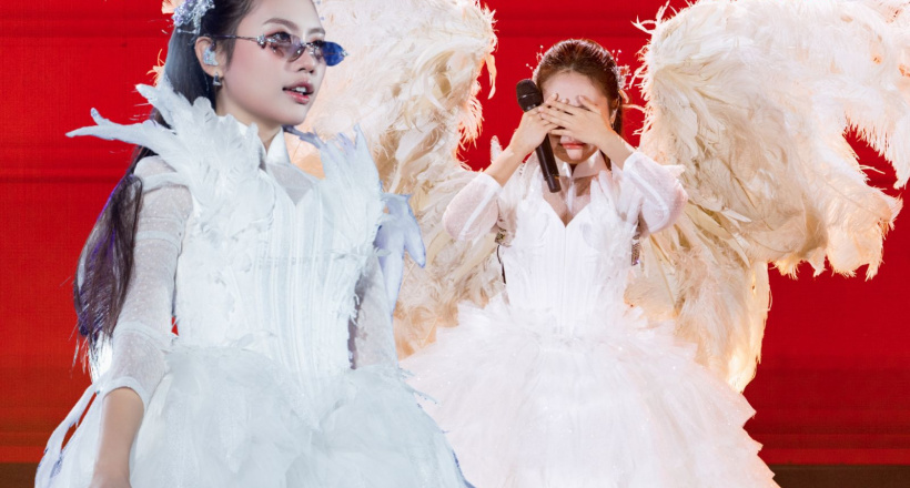 Phương Mỹ Chi bật khóc trước tình cảm của khán giả trong fan meeting Lò Cò