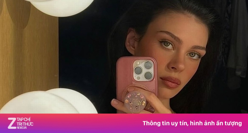 Con dâu David Beckham khoe hình xăm