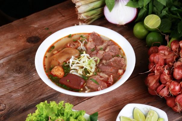Ăn gì ở Huế trong 1 ngày? – Hành trình ẩm thực ở cố đô mộng mơ