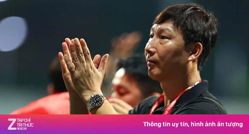 Cận cảnh đồng hồ Rolex của HLV Kim Sang-sik