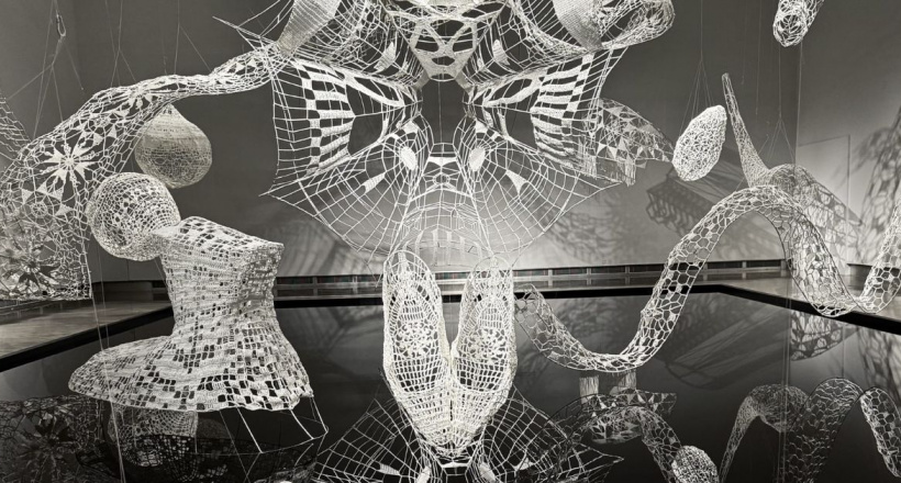 Tác phẩm sắp đặt Distance: Sinh tiếu và ranh giới thực – ảo